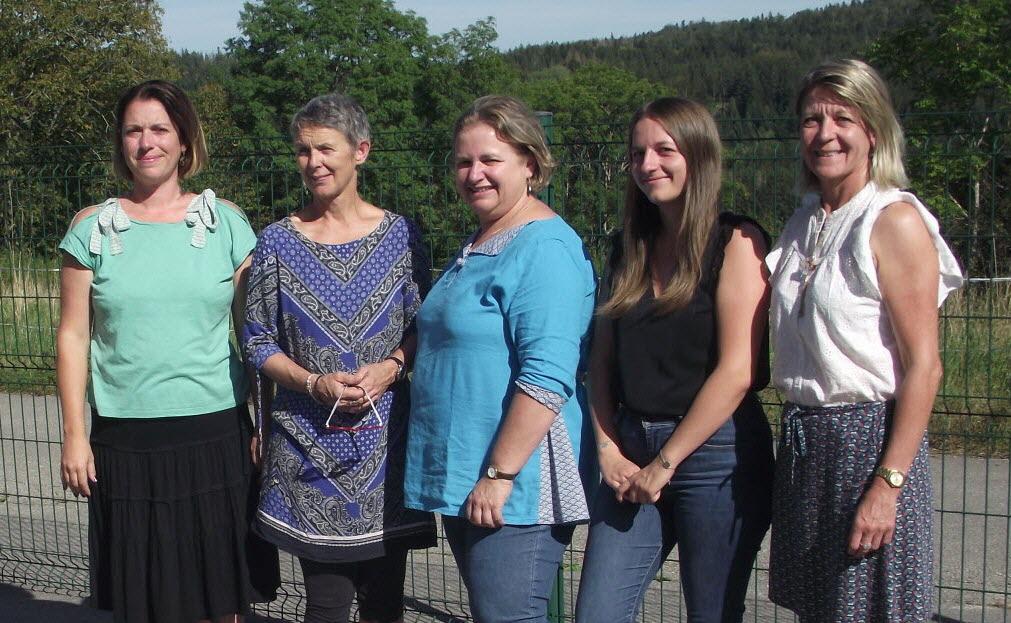 L equipe educative de l ecole avec la nouvelle directrice a gauche photo georges supper 1693933525