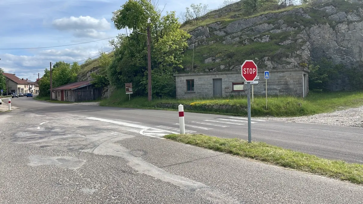 Stop hameau rollets jpeg